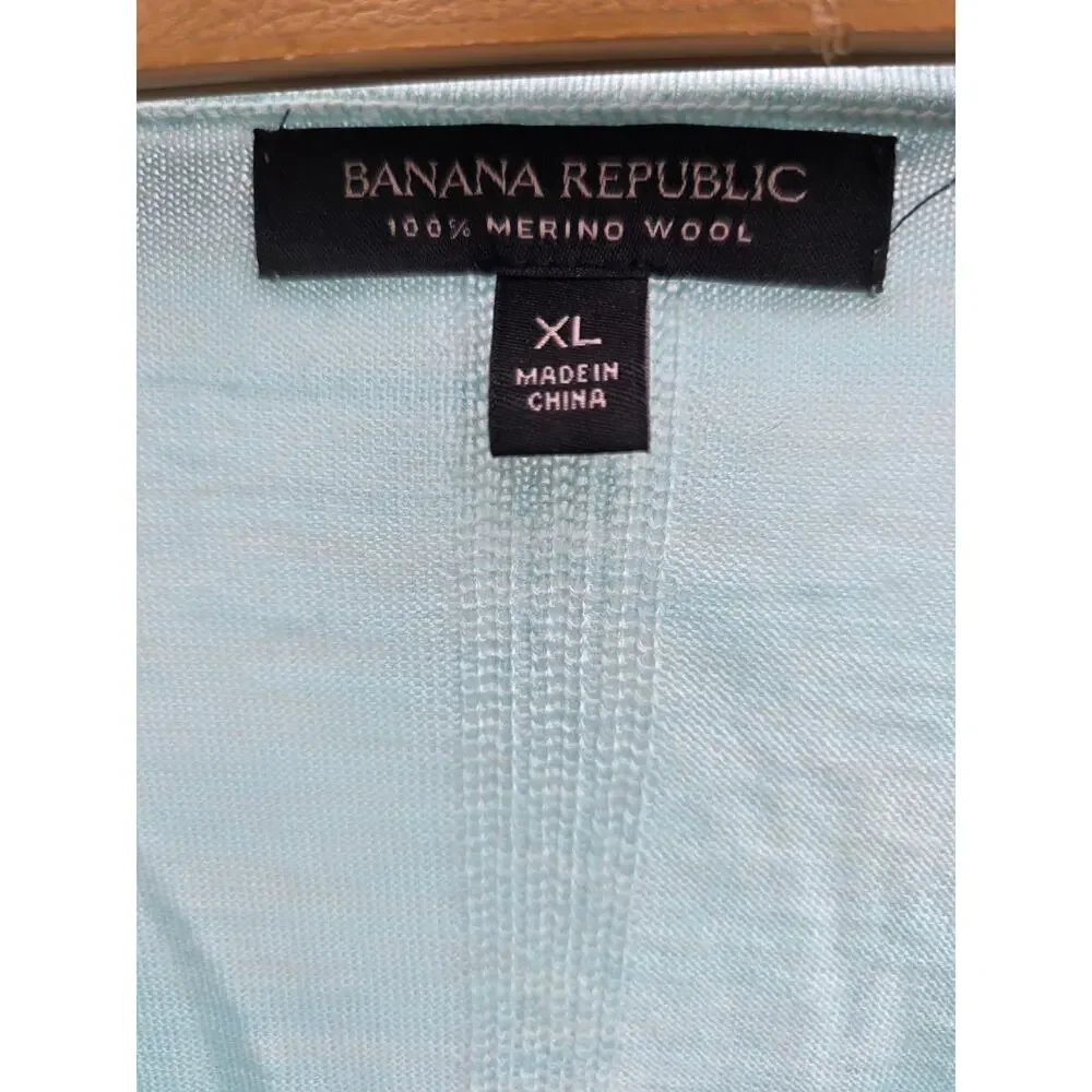 Soft Banana Republic Light Blue 100% Merino Wool V-Neck Sweater Size XL